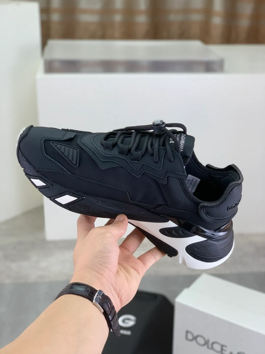 Men's shoes 💰P560💰 [New style] top original quality, synchronized with "DOLCE&GABBANA [Dolce & Gabbana] ~ high quality." effect. Low-cut casual DG men's shoes, loved by many celebrities, using high-end imported first-layer calfskin splicing design + cowhide feet, simple and elegant, perfectly interpreting the latest inspiration for shoes, classic and fashionable integration. Luxurious dreams, driving fashion, suitable for drivers, lightweight and comfortable, light and breathable for outdoor travel, high-end quality Trustworthy, 4️⃣colors🉑️ to choose from! Code number: 38-46